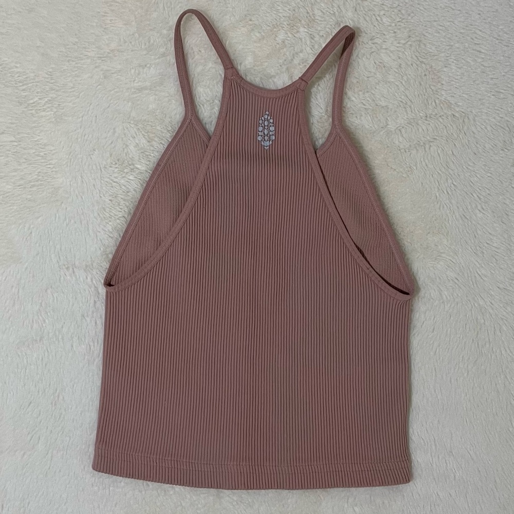 😝 NWOT FP Movement Happiness Runs Tank Top~Size XS/S~Soft Pink~Cropped~Racerback - Picture 2 of 7